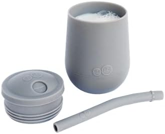 тренировочная система ez pz Mini Cup + Straw - Силикон тренировочная чаша за бебета и малки деца - Разработена от специалист педиатър хранене - 9 месеца+ (сив)