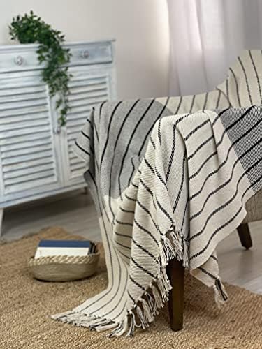 Покривалото Chardin home, черно и слонова кост, Осло, с ресни, 50 x 60 см, Идеално скандинавски покривки за мека мебел, легла, къмпинг, плаж и ежедневна употреба