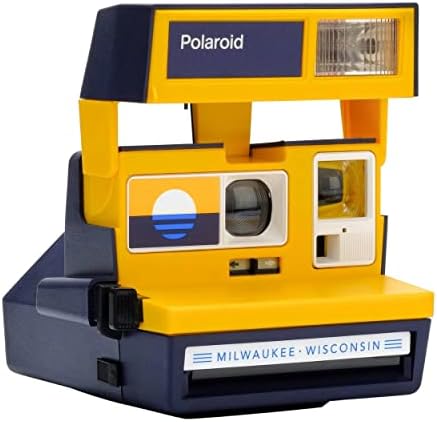 Фотоапарат непосредствена печат Polaroid 600 (флаг Милуоки) в комплект с черно-бял филм и комплект за филм (3 обекта)